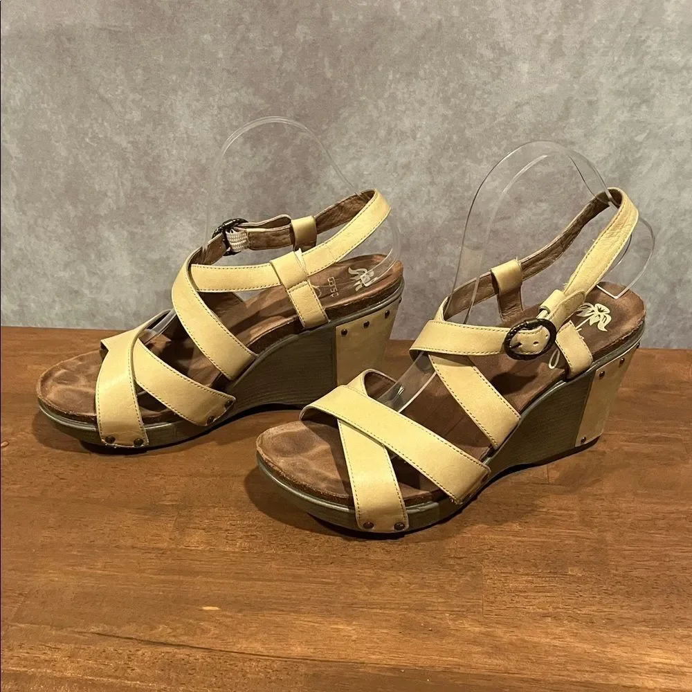 Dansko Tan Wedge Platform Sandals size 40 / 9.5-10